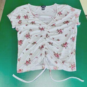 Rue21 Ladies Size XL Cap Sleeve Blouse with Pink/Red Rose Florial Pattern